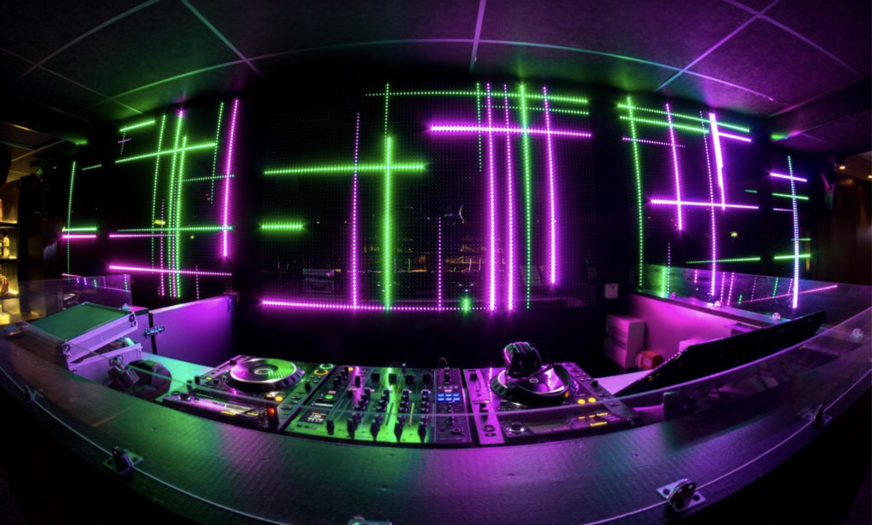 The Psychology of LED Walls: How Color and Content Affect Viewers