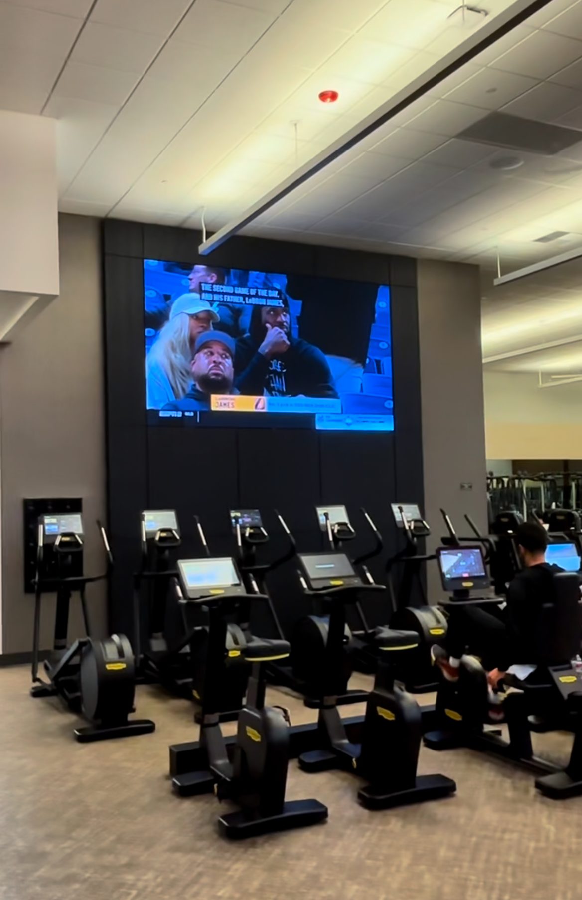 LA Fitness Club Studio: Transforming Workouts with LED Screens in California