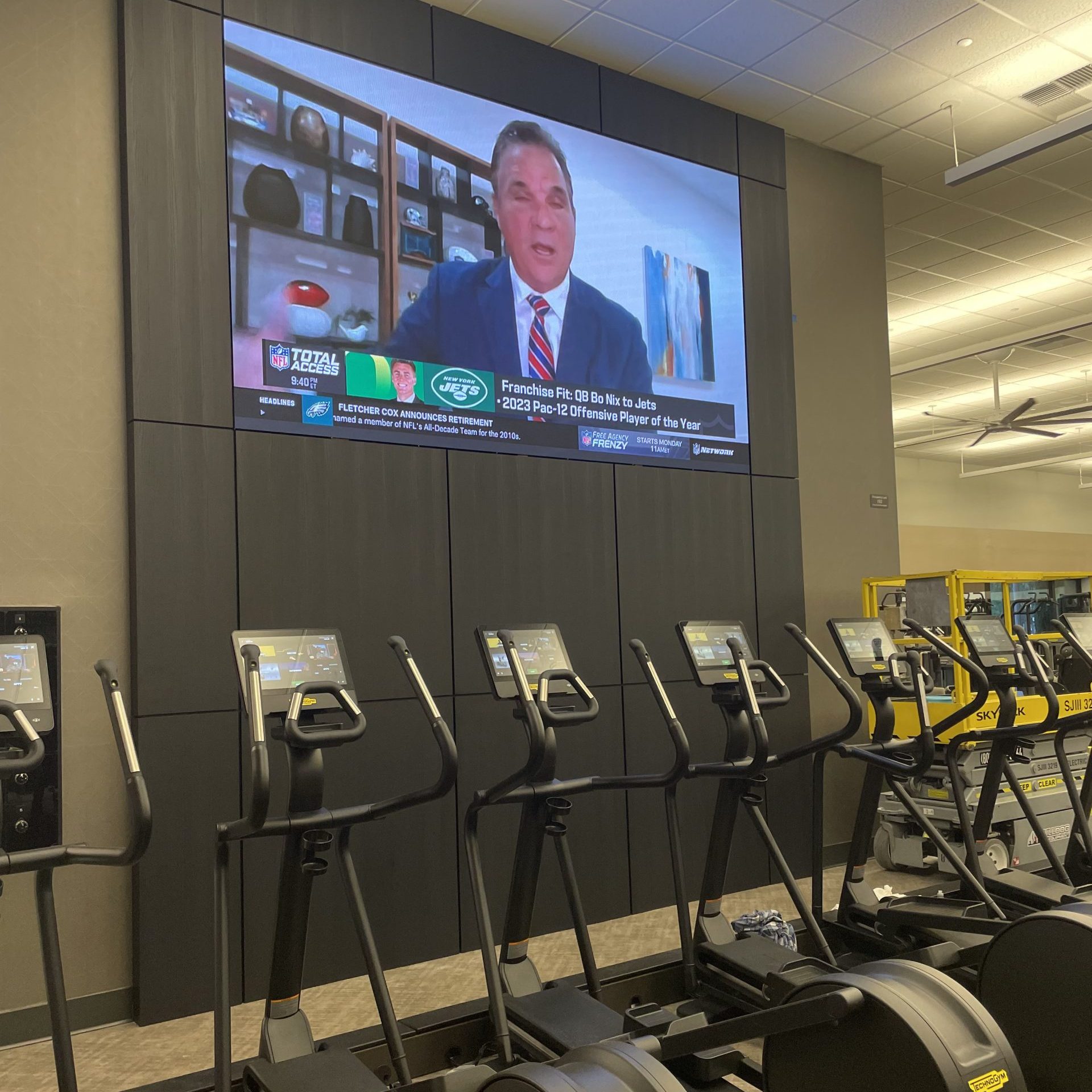 LA Fitness Club Studio LED screen - wide shot